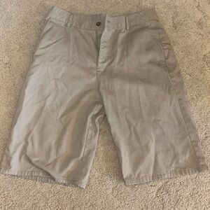 IZOD Khaki shorts size 20 Kids